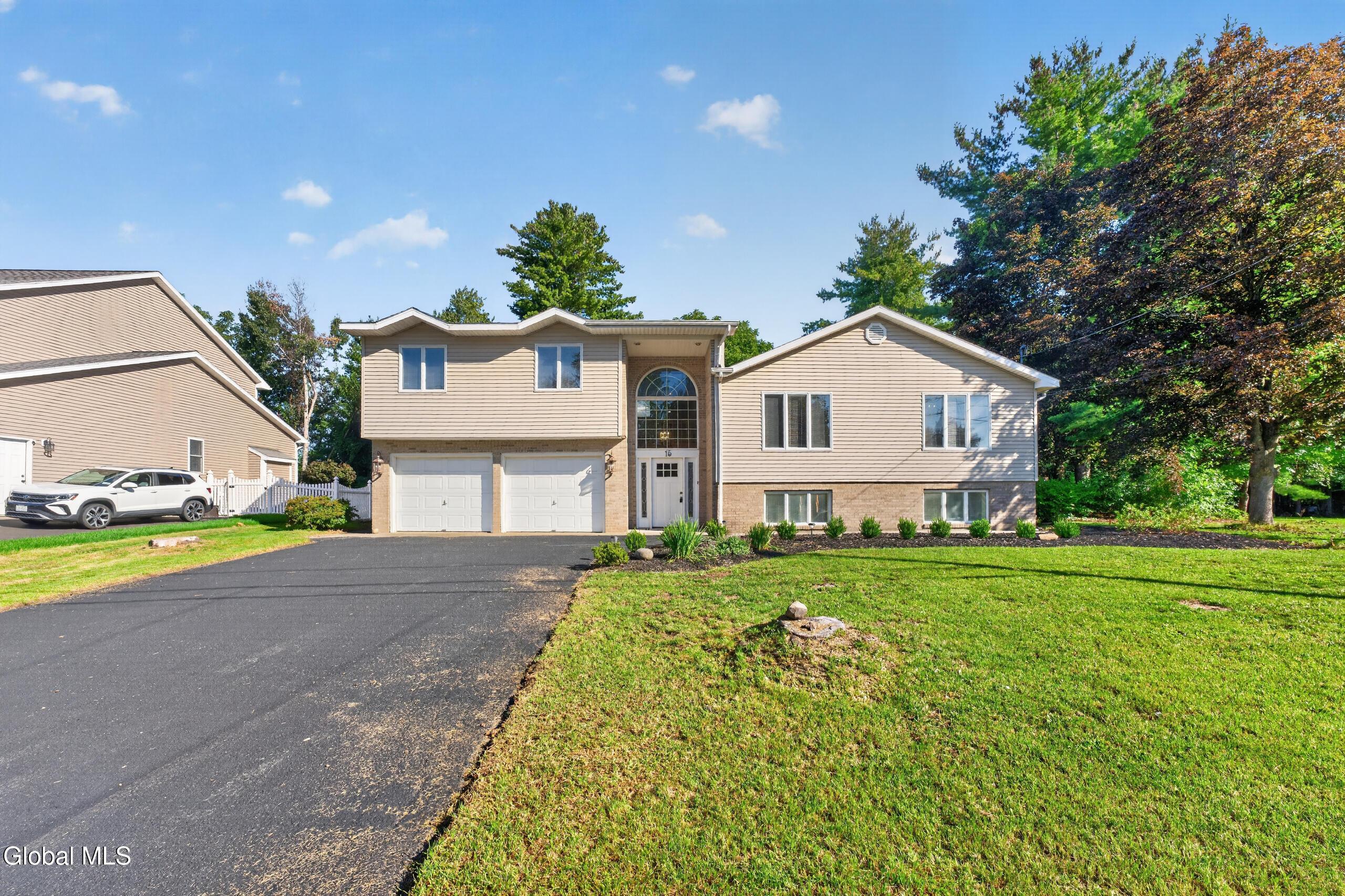 White Birch Ct, Schenectady, NY 12306
