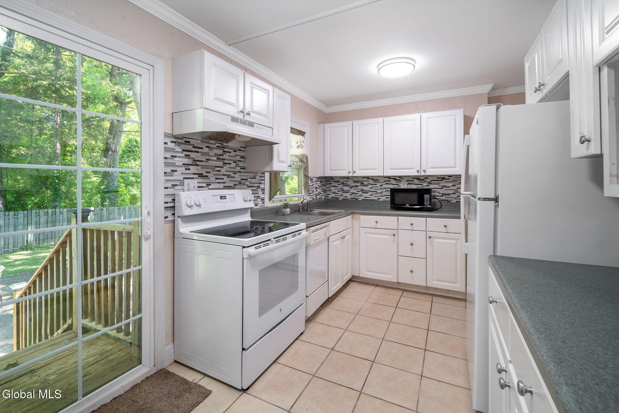 E Fernbank Ave, Delmar, NY 12054