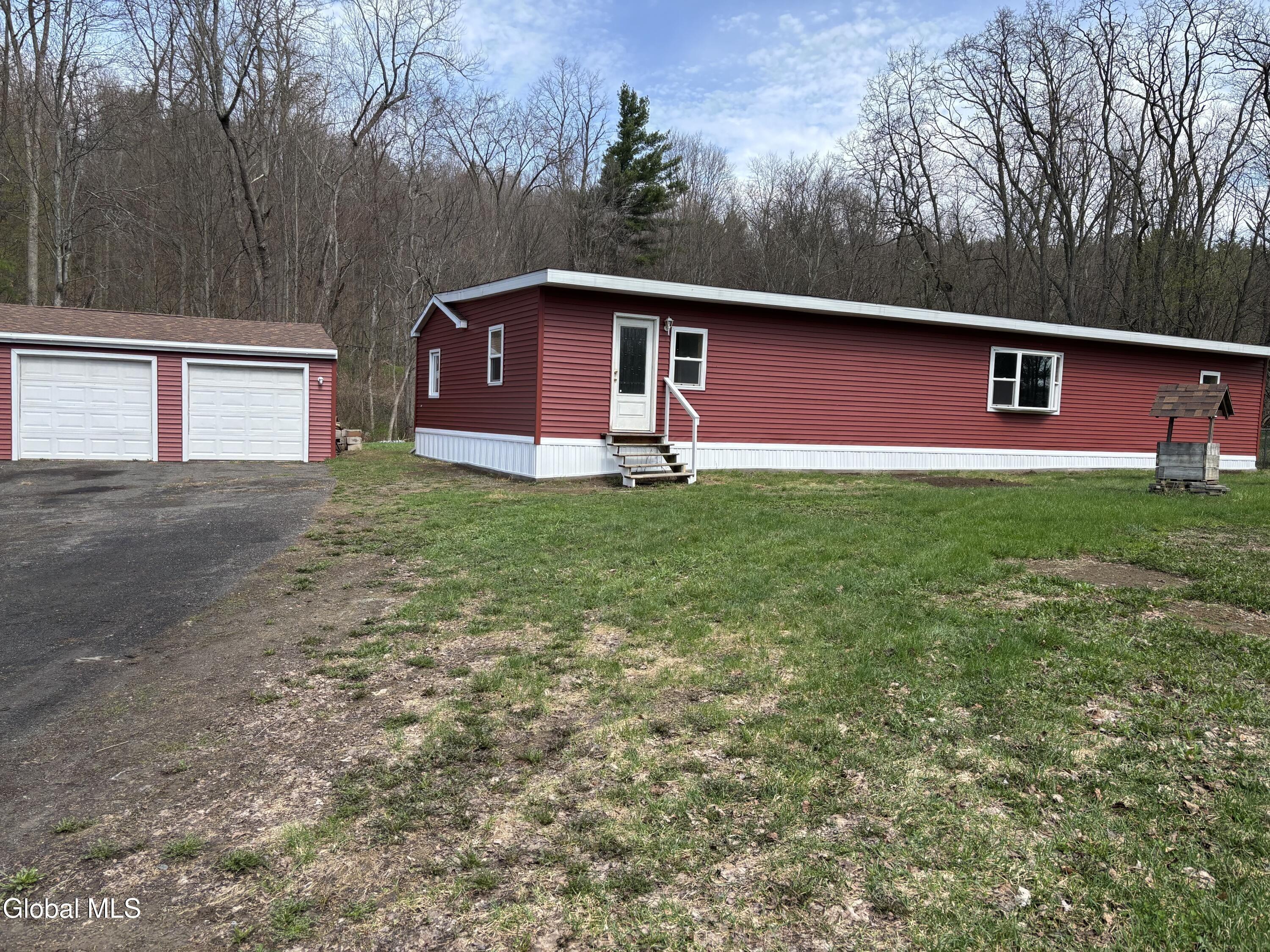 Mason Ln, Troy, NY 12180