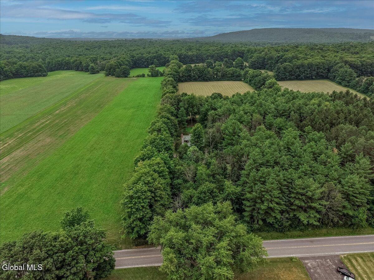 Touareuna Rd, Amsterdam, NY 12010