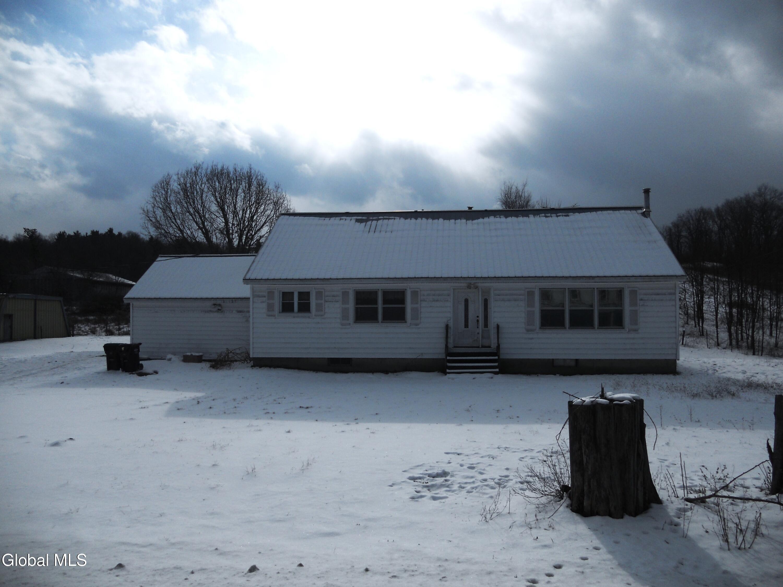 Tomhannock Rd, Valley Falls, NY 12185