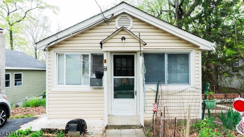 Cornell Way, Hopatcong, NJ 07843