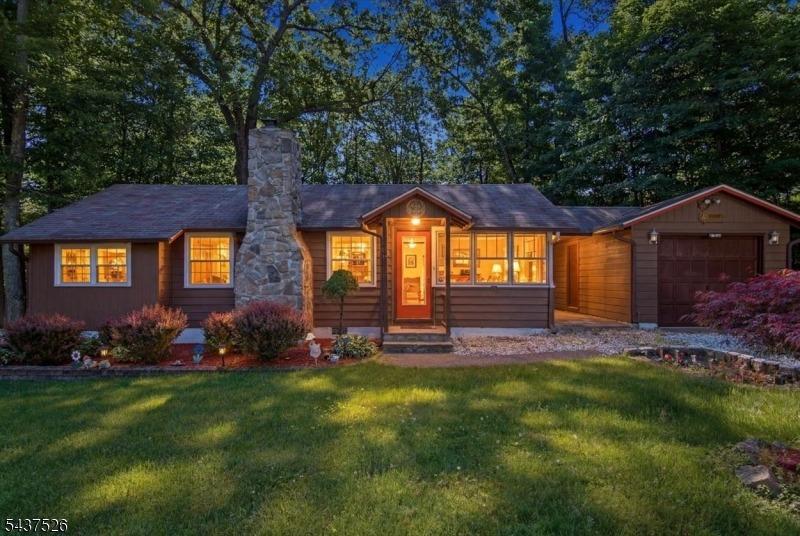 Birch Rd, Highland Lakes, NJ 07422