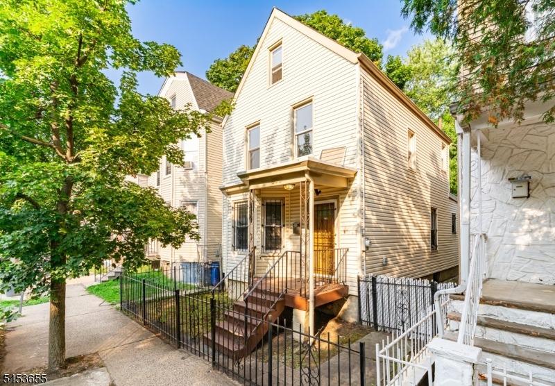 S 15th St, Newark, NJ 07108