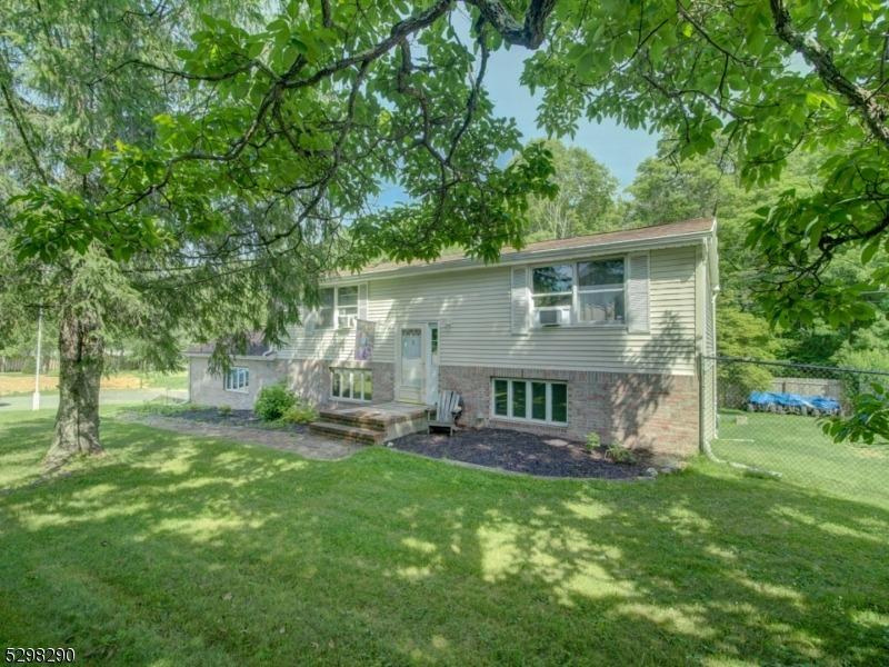 Hampton Rd, Newton, NJ 07860