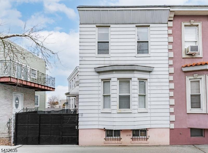 Lang St, Newark, NJ 07105