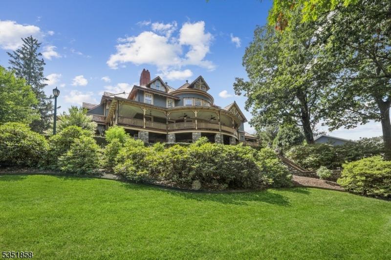 Edgemere Ave, Mount Arlington, NJ 07856