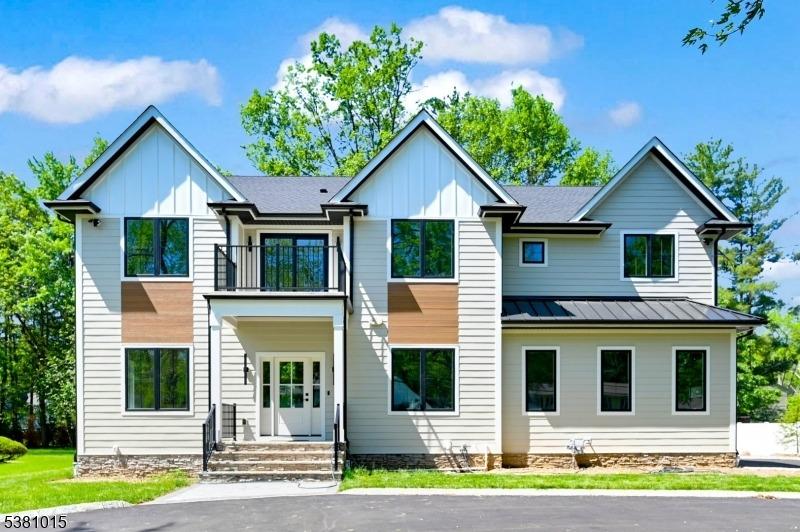 Arlington Dr, Livingston, NJ 07039