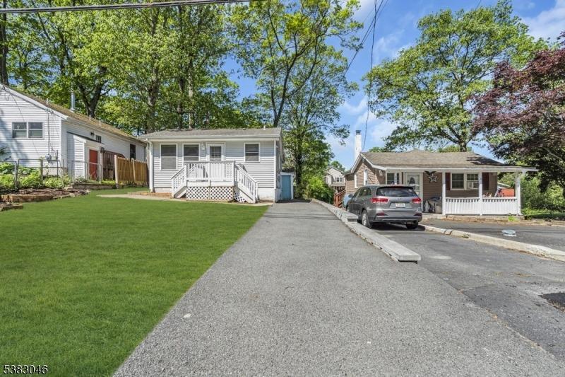 Brooklyn Mountain Rd, Hopatcong, NJ 07843