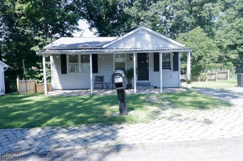 Idalroy Trl, Hopatcong, NJ 07843