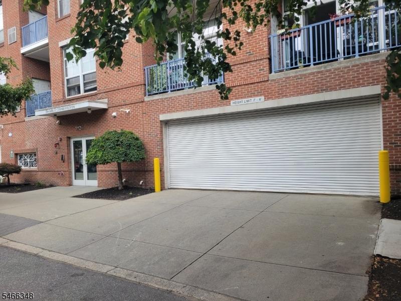 Greenwich Dr, Jersey City, NJ 07305