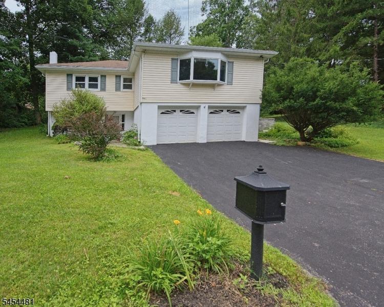 Rainbow Trl, Highland Lakes, NJ 07422