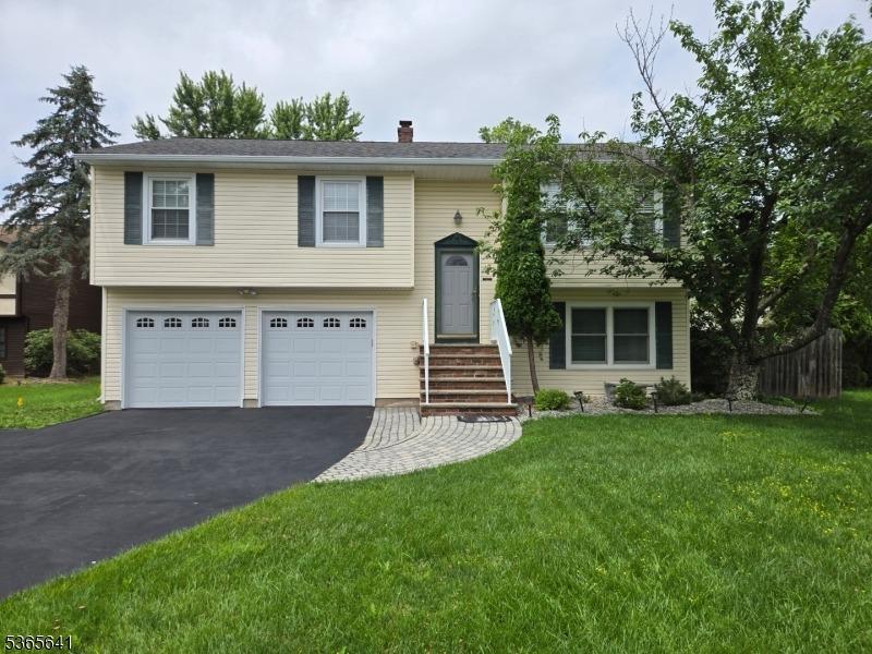 Village Ct, Flemington, NJ 08822