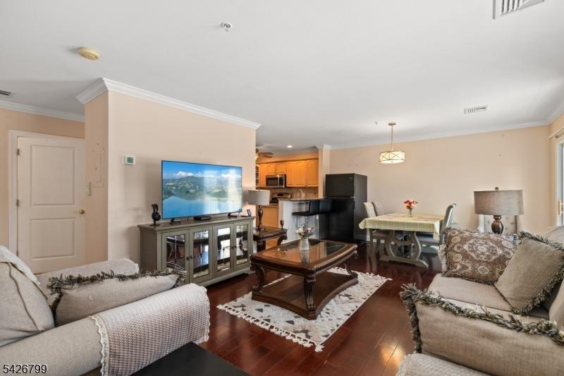 Manchester Ct, Kinnelon, NJ 07405