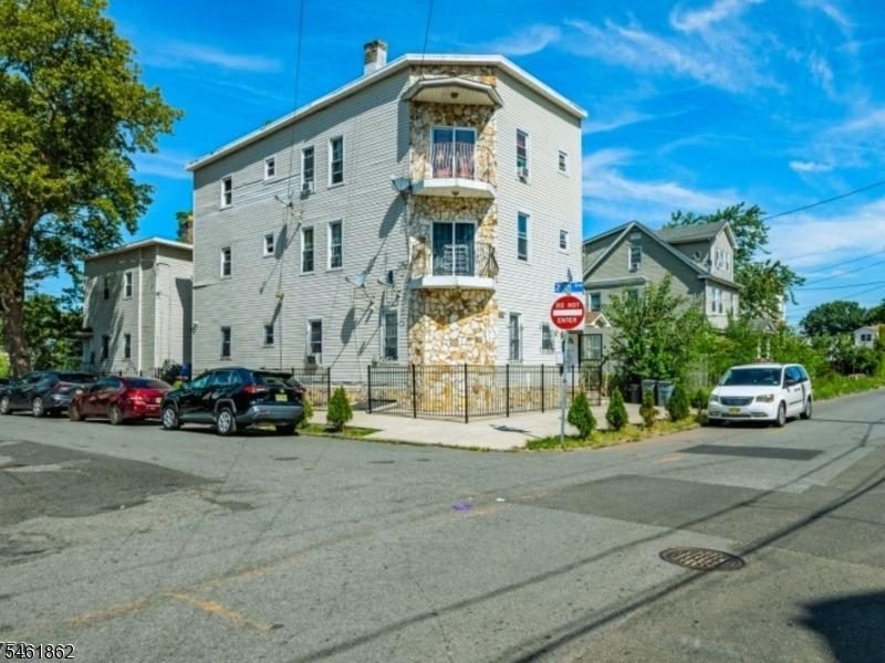 21st St, Irvington, NJ 07111