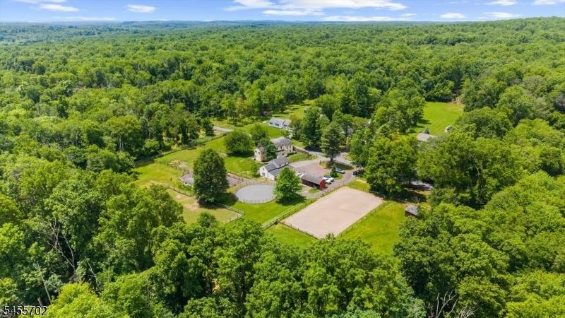 Lindbergh Rd, Hopewell, NJ 08525