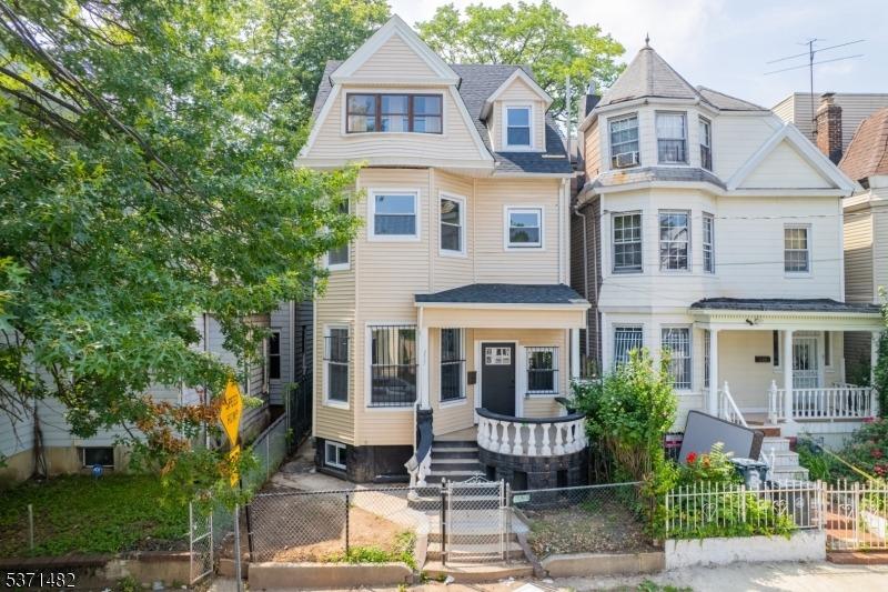 S 7th St, Newark, NJ 07103