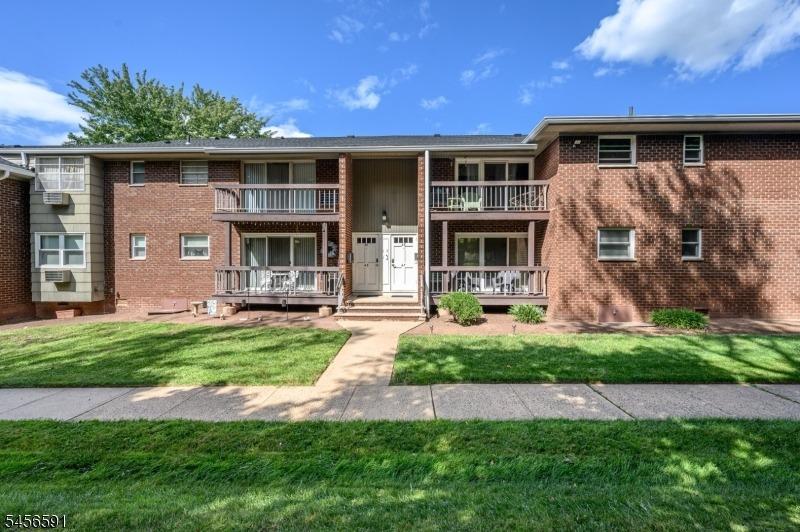Deanna Dr, Hillsborough, NJ 08844