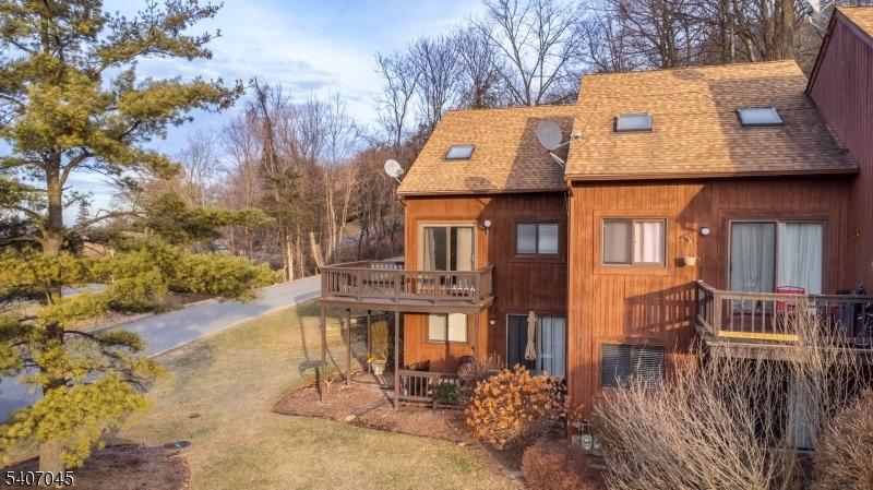 Deer Valley Ln, Vernon, NJ 07462