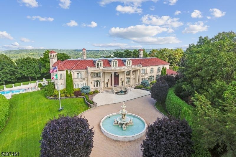 Laura Dr, Cedar Grove, NJ 07009