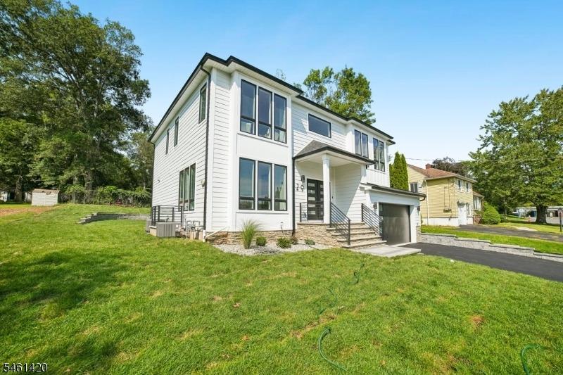 Spier Dr, Livingston, NJ 07039