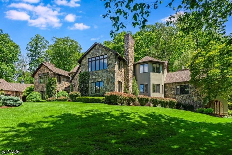 Bliss Rd, Mendham, NJ 07945