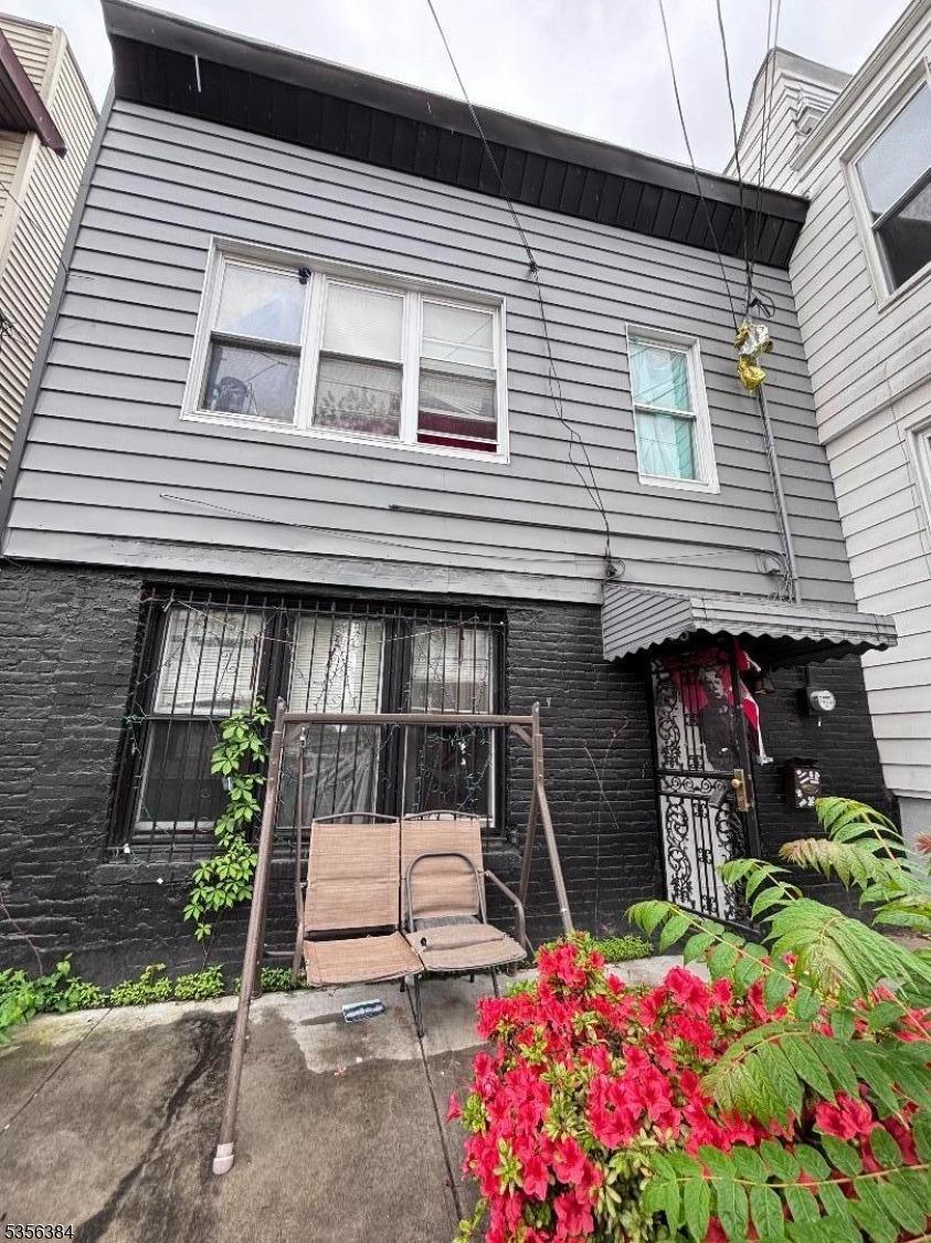 Woodlawn Ave, Jersey City, NJ 07305