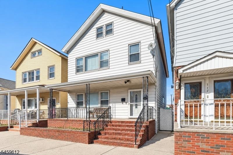 W 21st St, Bayonne, NJ 07002
