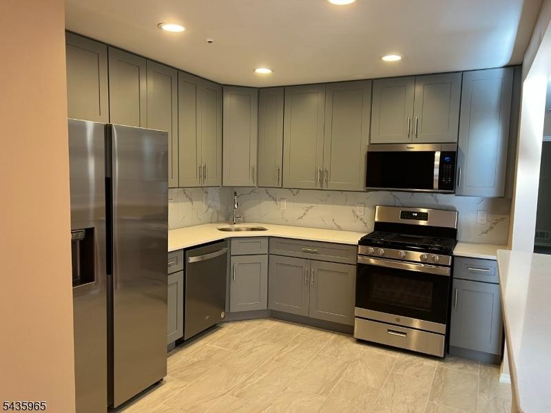 Potomac Dr, Basking Ridge, NJ 07920