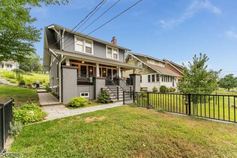 Leigh St, Clinton, NJ 08809