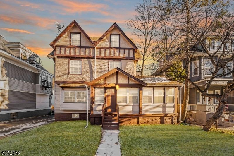 N Munn Ave, East Orange, NJ 07017