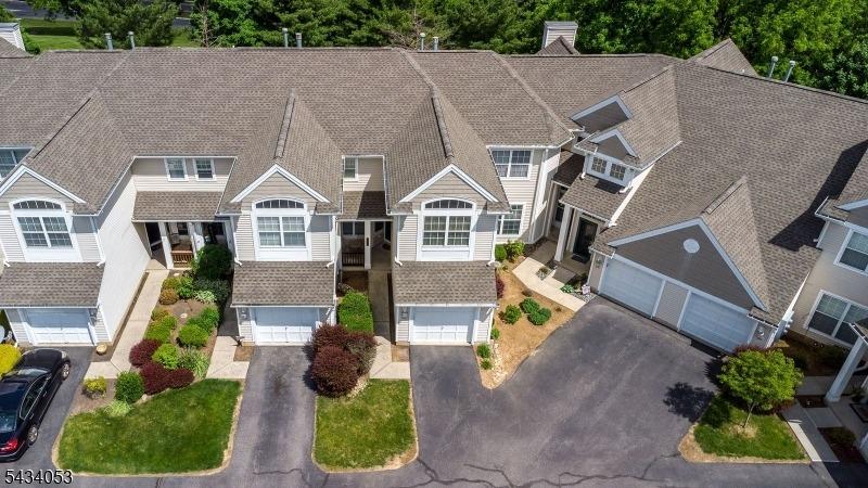 Fairview Cir, Stewartsville, NJ 08886