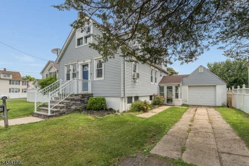 Marion Pl, Manville, NJ 08835
