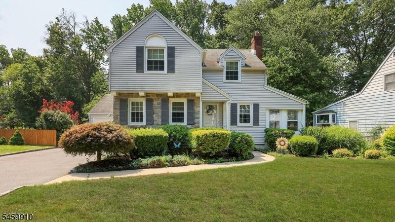 Munsee Dr, Cranford, NJ 07016