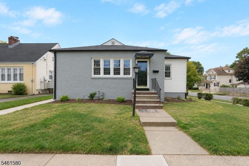 E Clay Ave, Roselle Park, NJ 07204
