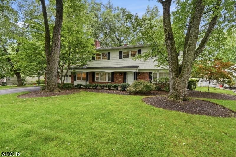 Druid Hill Dr, Parsippany, NJ 07054