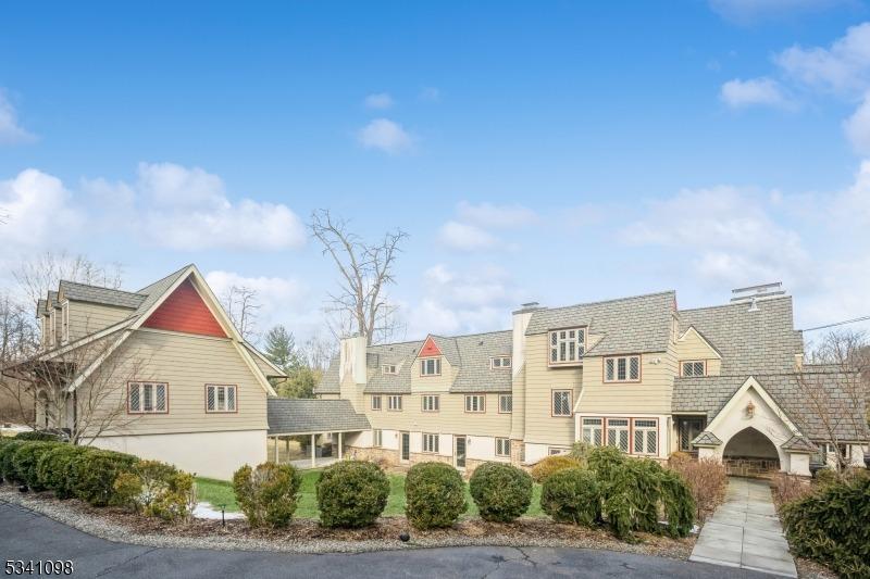 W Main St, Mendham, NJ 07945