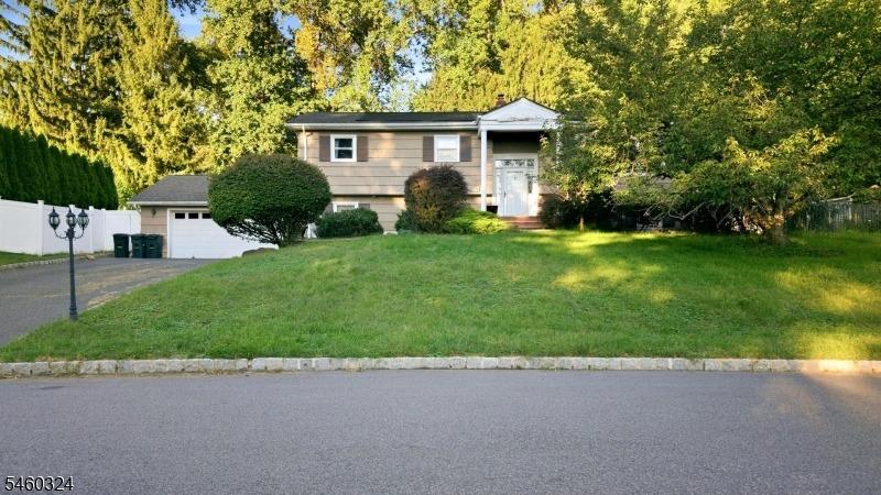 Rosemere Ave, West Caldwell, NJ 07006