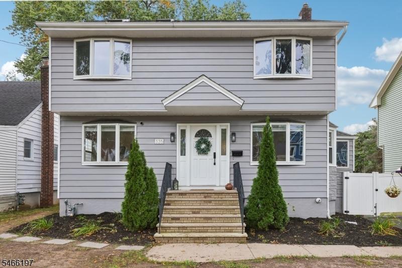 Coolidge Dr, Kenilworth, NJ 07033