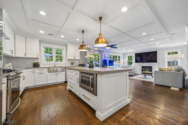 Burnet Hill Rd, Livingston, NJ 07039