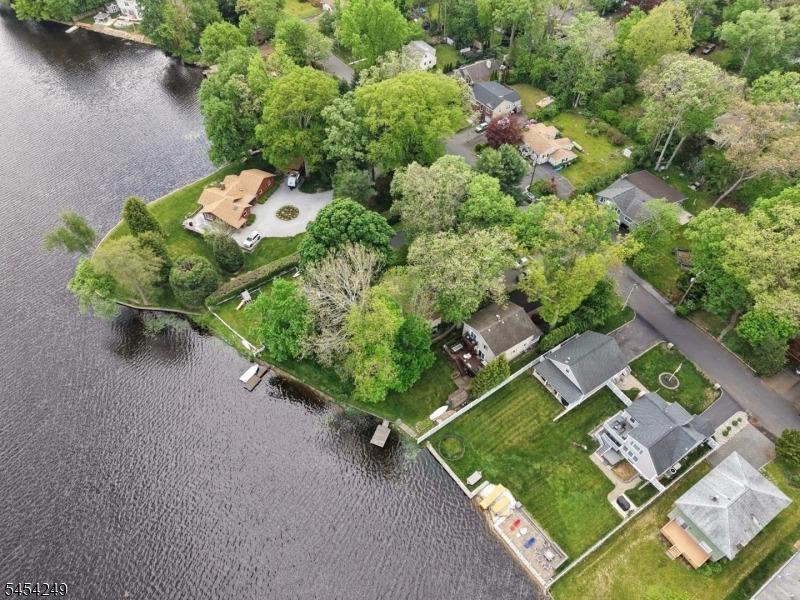 W Lakeview Trl, Wharton, NJ 07885