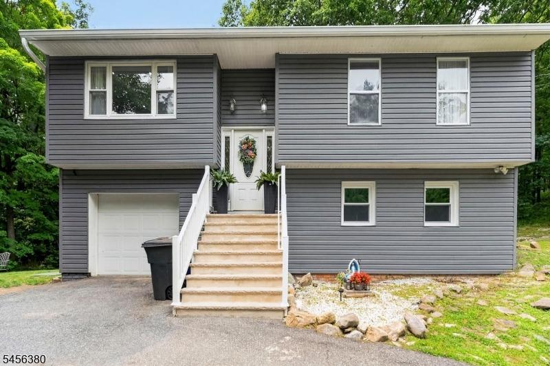 Lawrence Dr, Highland Lakes, NJ 07422