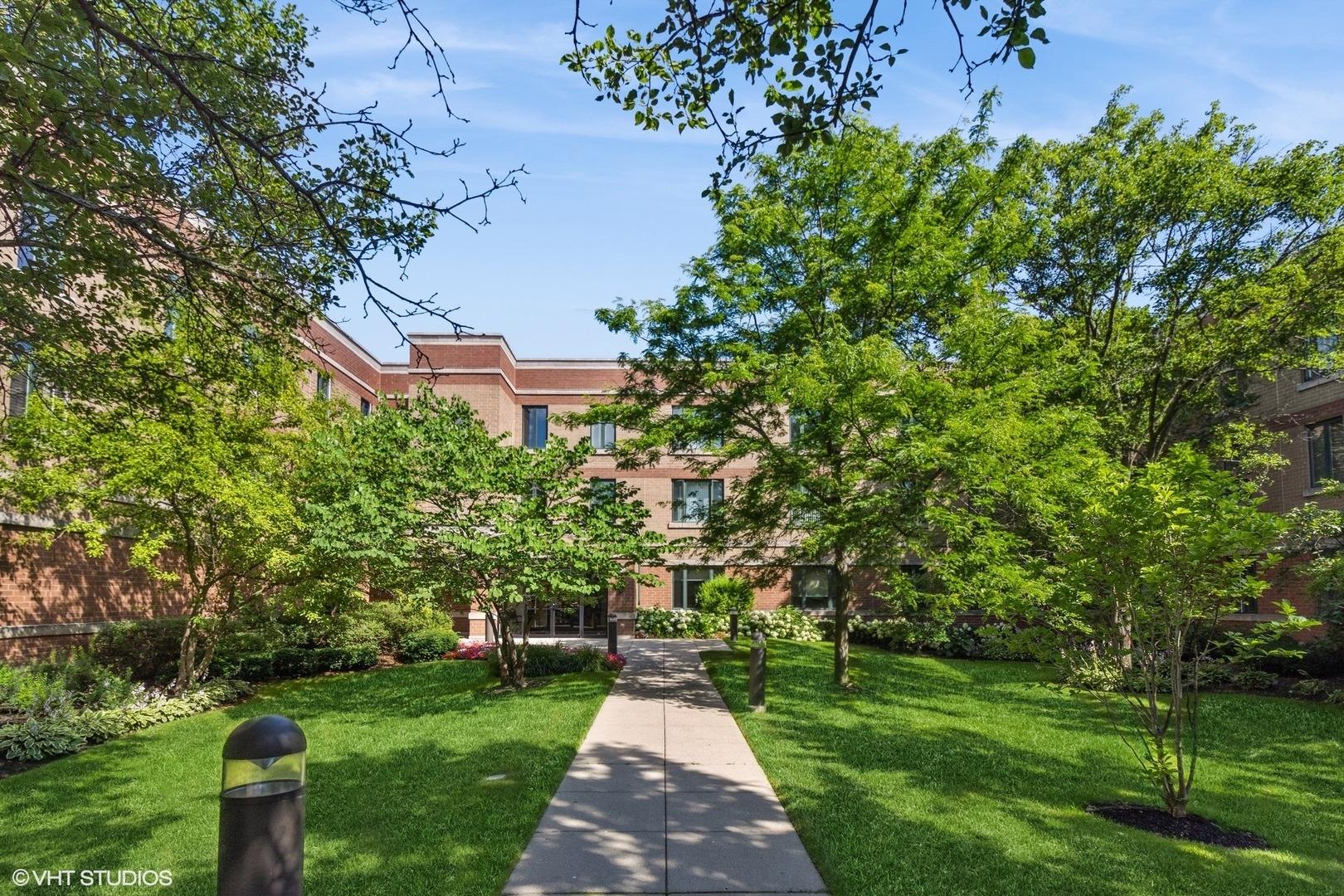 Central Ave, Highland Park, IL 60035