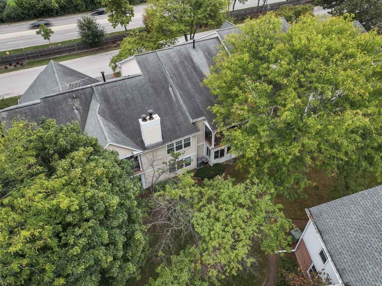 Persimmon Ln, Mount Prospect, IL 60056