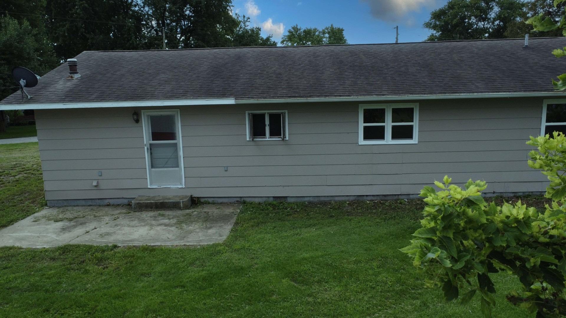 N Madison St, Watseka, IL 60970