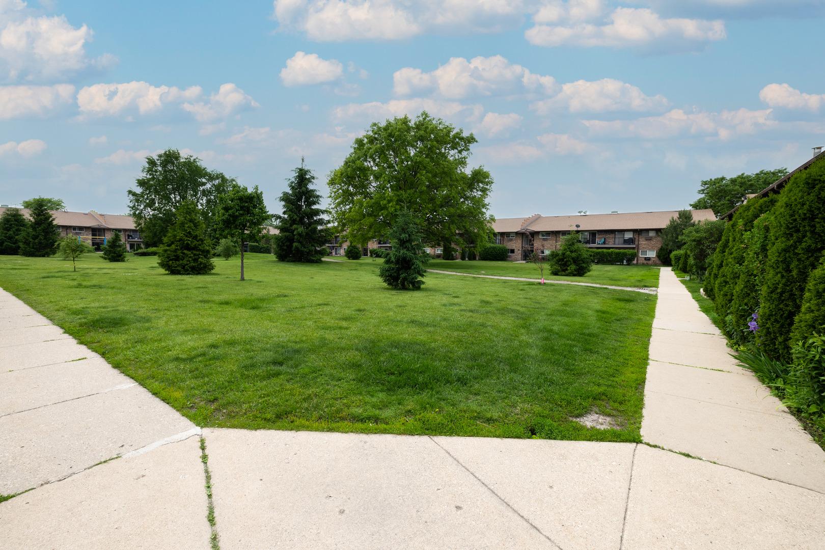 E Old Willow Rd, Prospect Heights, IL 60070