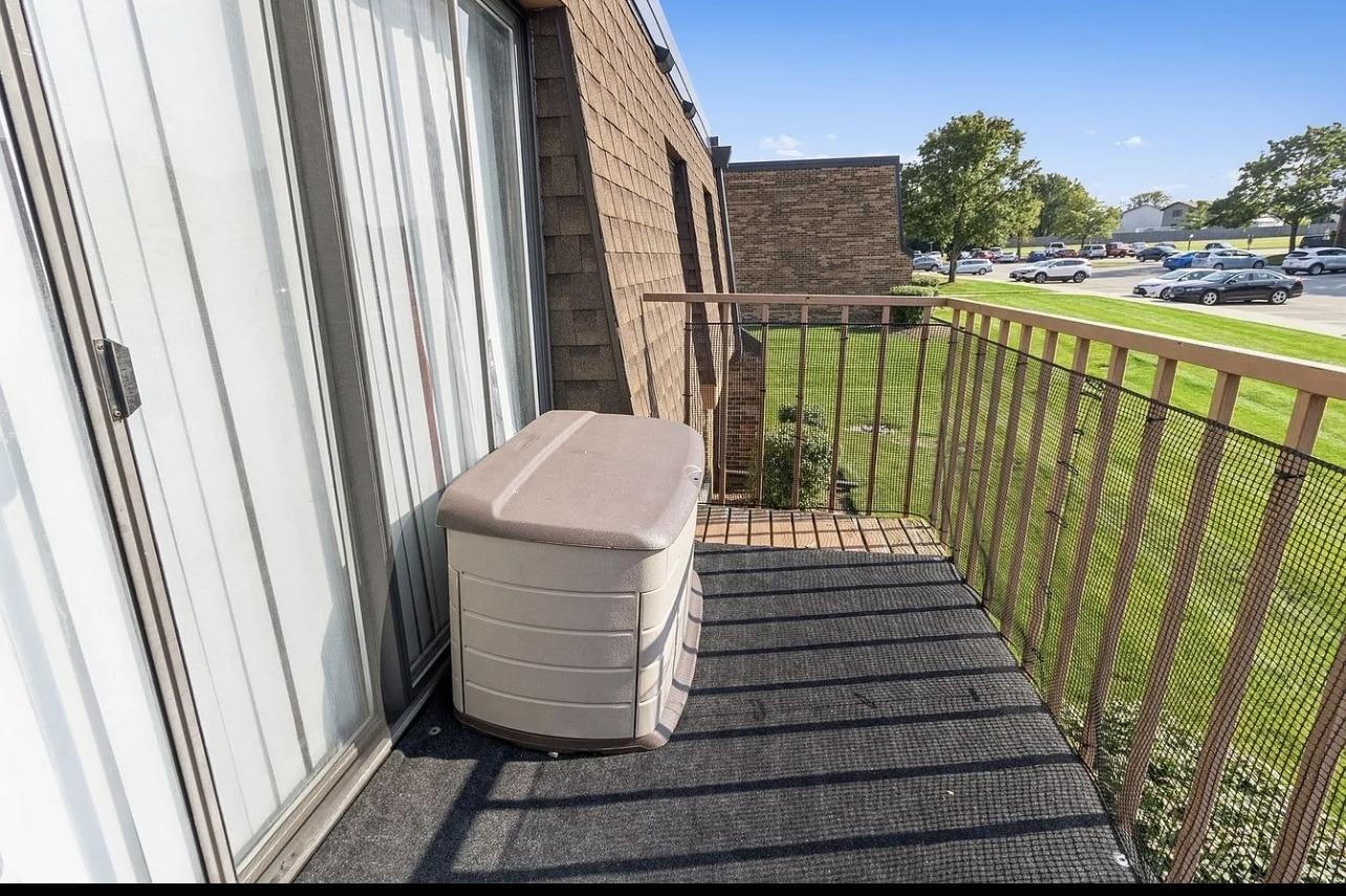 Tipperary Ct, Schaumburg, IL 60193