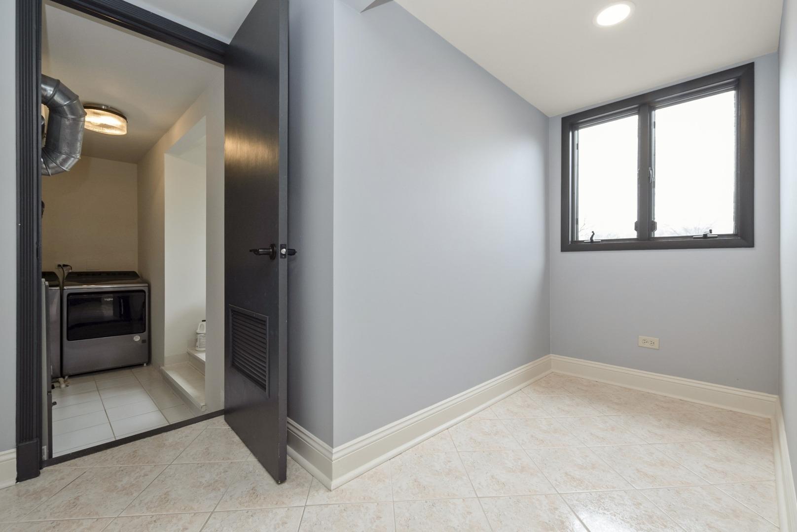 W Lakeview Ct, Palos Heights, IL 60463
