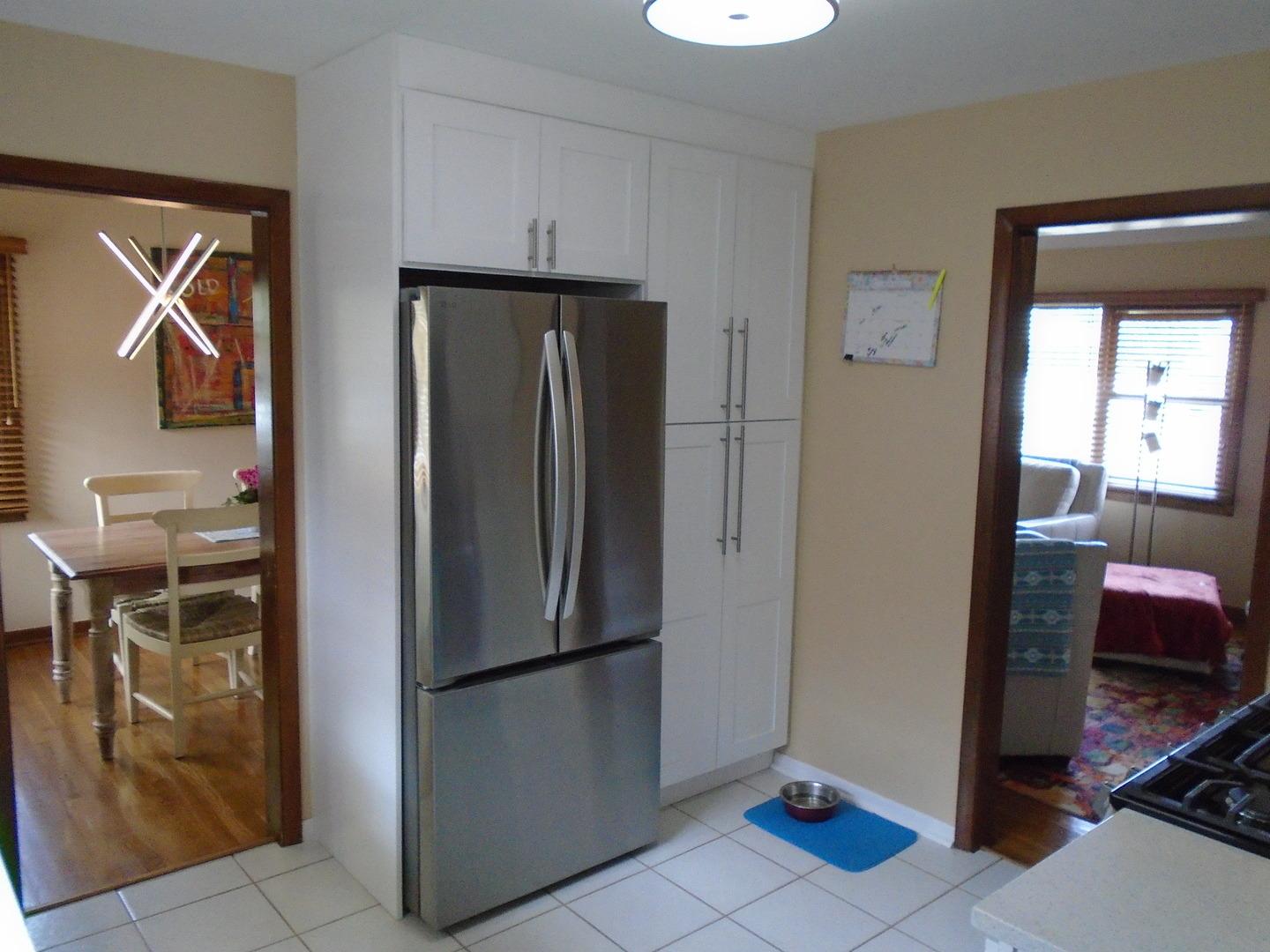 W Lill St, Niles, IL 60714