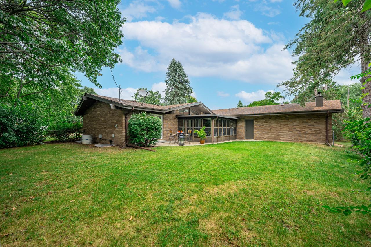 Welsh Rd, Rockford, IL 61107